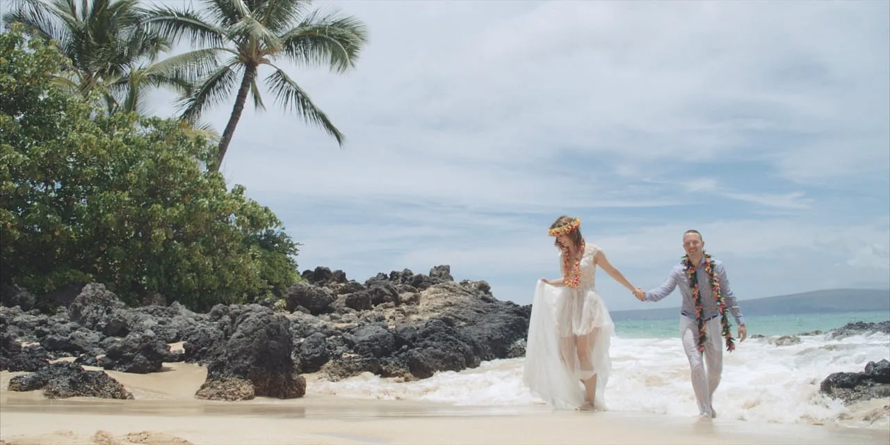 Ein Maui-Strandhochzeitsfilm von Hawaii Lei Hochzeit